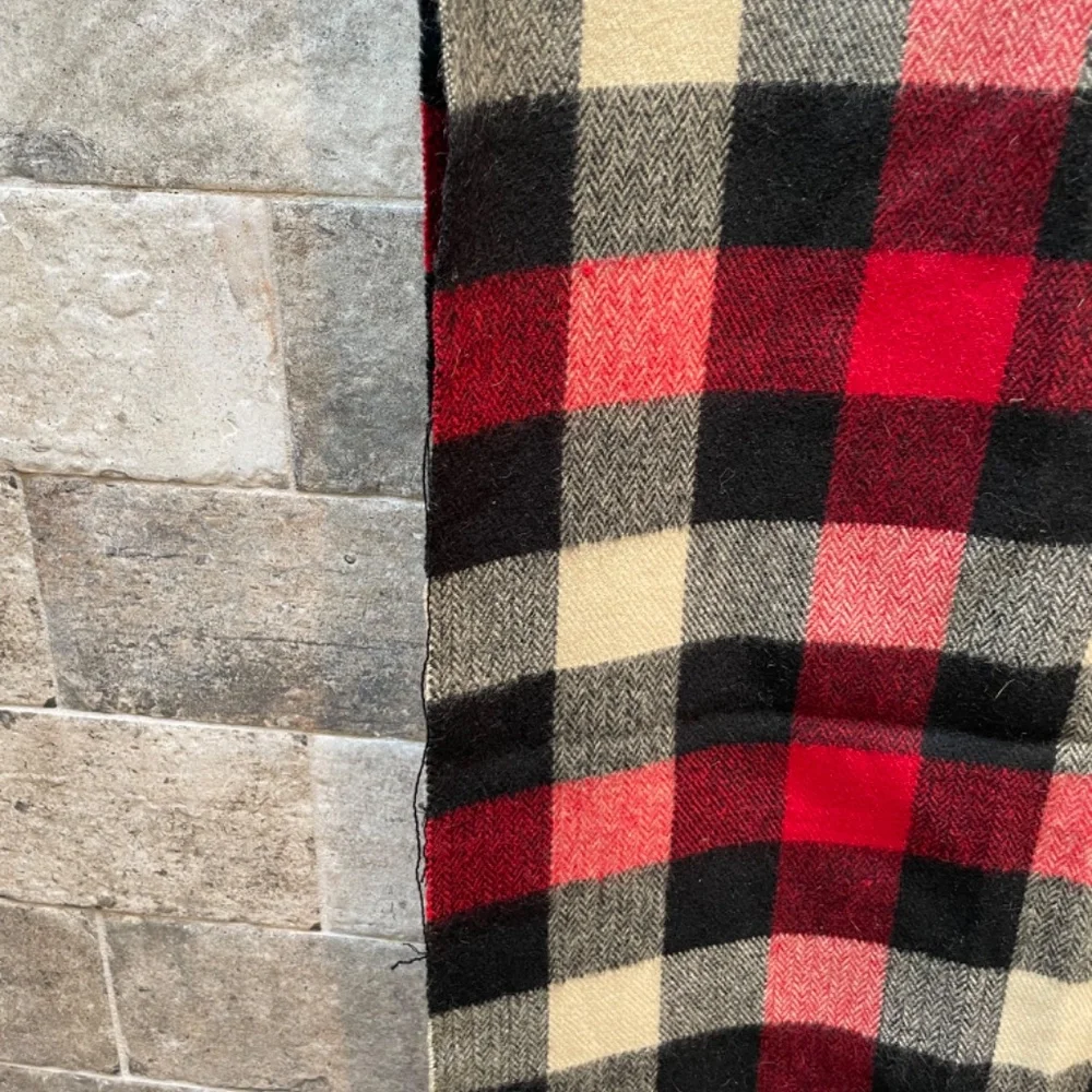 ❤️ AMERICAN EAGLE OUTFITTERS PLAID FRINGE SCARF